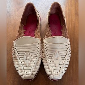 Espíritu gold shimmer huarache sandals